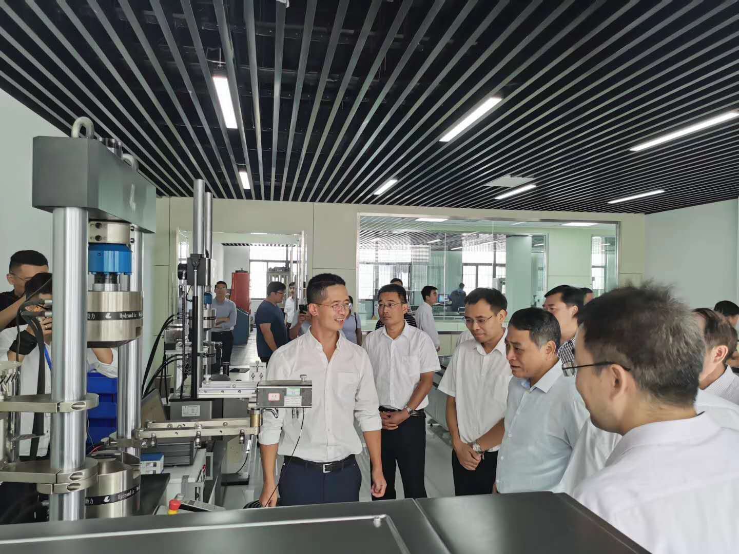 国检集团枣庄公司携手伟易博科仪共建测试手艺研发联合实验室_电液伺服新闻万能试验机_复合质料力学性能测试仪_疲劳试验机制造商_伟易博